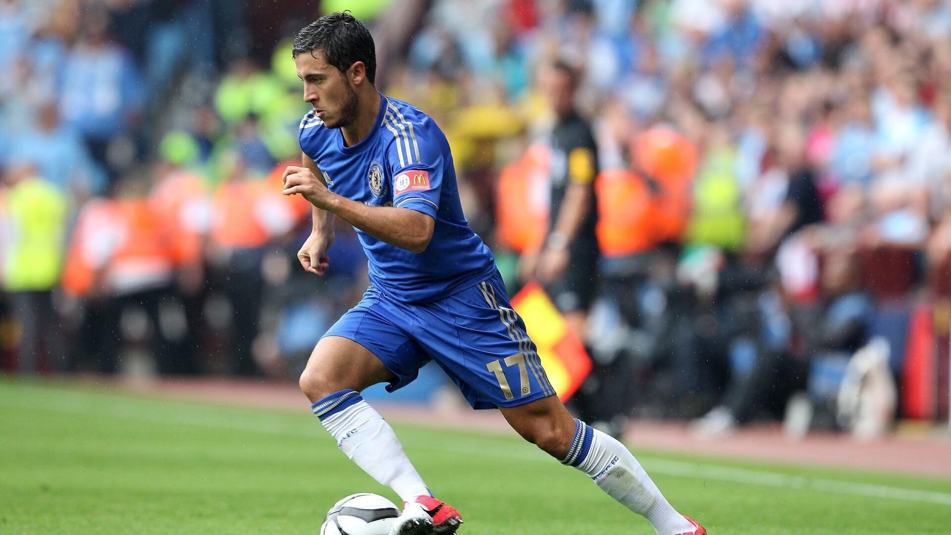 场上“神反应”：运动员瞬间救场，全场掌声雷动！